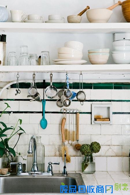 小厨房完全利用法则 一字型橱柜轻松收纳