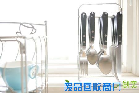 小厨房完全利用法则 一字型橱柜轻松收纳