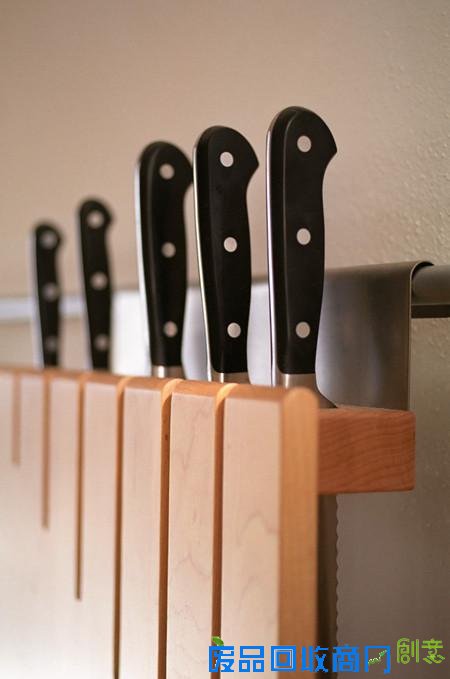 小厨房完全利用法则 一字型橱柜轻松收纳