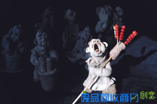 捏、戳、粘、压……一会工夫泥巴有了精气神