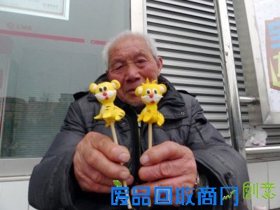 老人捏的个性面塑