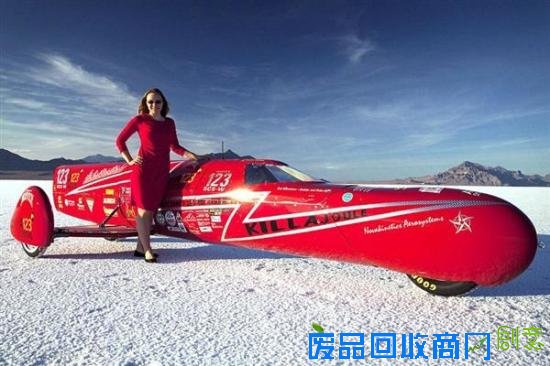 全球跑得最快的女摩托车手:时速389公里