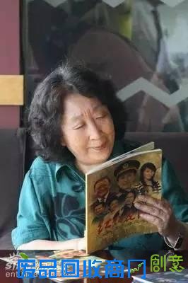 她是荧屏第一母亲,60岁北漂 祖孙三代闯娱乐圈