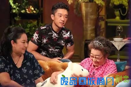 她是荧屏第一母亲，60岁北漂 祖孙三代闯娱乐圈