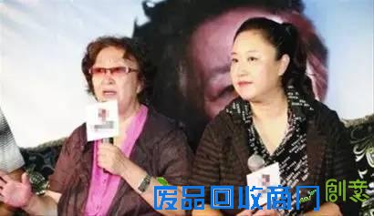 她是荧屏第一母亲，60岁北漂 祖孙三代闯娱乐圈