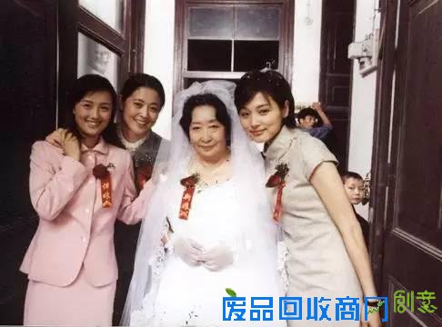 她是荧屏第一母亲，60岁北漂 祖孙三代闯娱乐圈