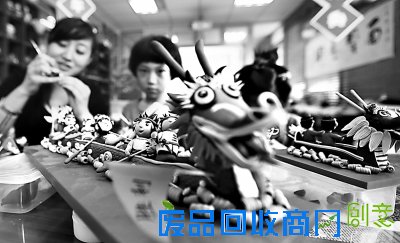 面塑龙舟闹端午 激发孩子对民间传统艺术兴趣