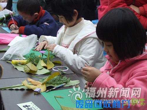 榕家长孩子学习无土栽培 DIY叶子粘贴画其乐无穷(组图)