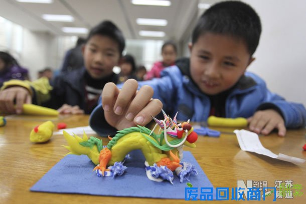 学做面塑龙 快乐迎新年