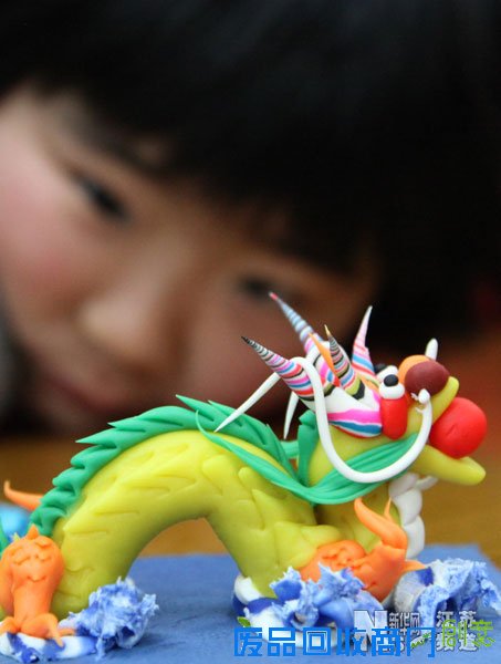 学做面塑龙 快乐迎新年