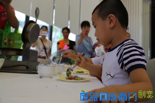 东泰·城市花园」六一“班戟DIY”活动浓情满格