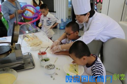 东泰·城市花园」六一“班戟DIY”活动浓情满格