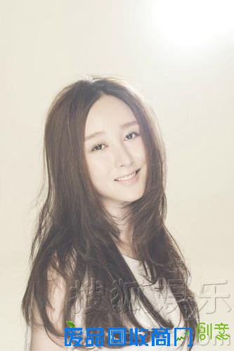 张楷依最新纯美写真曝光 电眼迷人气质惊艳