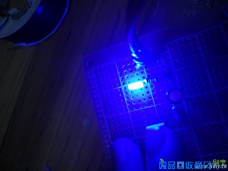 DIY制作：模电的电路美--呼吸灯