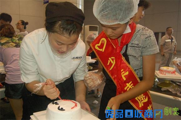 共青团烟台市委、烟台市青少年宫共同举办寻访烟台面塑非物质文化遗产活动