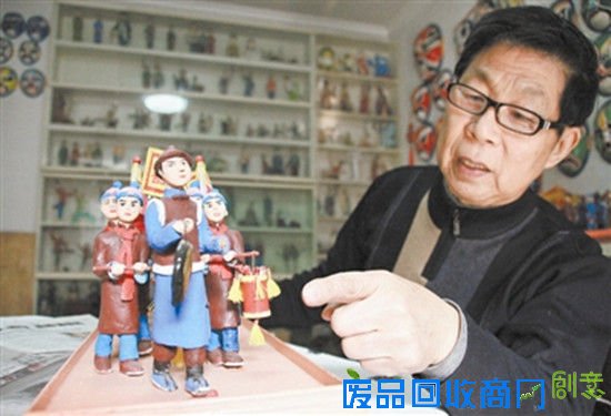 张智:17年创业制售泥塑作品资助34个贫困学子