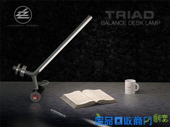  优雅的砝码台灯