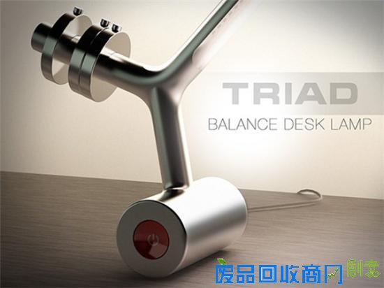  优雅的砝码台灯