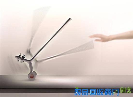  优雅的砝码台灯