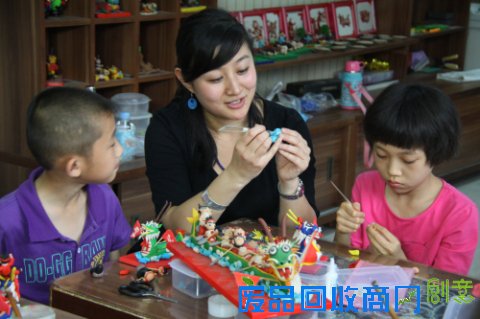 “赛龙舟闹端午”面塑制作带孩子们感受中华文化