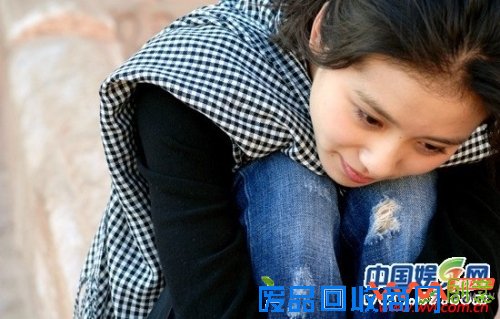 【钢牙八卦】刘诗诗,算你狠! 天涯娱乐八卦 刘诗诗的娱乐八卦:《刘诗诗娱乐八卦》:刘诗诗会抽烟:娱乐