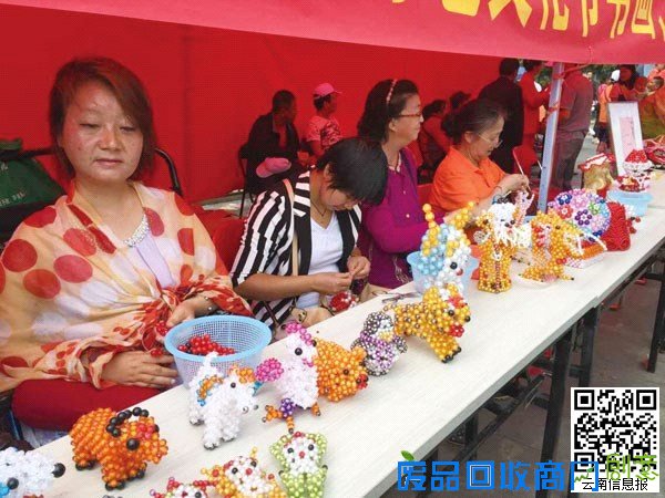 本报讯 昨天上午,在第二十五次全国助残日到来之际,五华区2015年残疾人文化活动周暨黑林铺街道办事处第二届“共享阳光·放飞文化梦想”残疾人才艺文化节正式启动。此次文化节上,来自五华区辖区内的众多民间手工艺品制作高手纷纷亮相,大秀绝活。