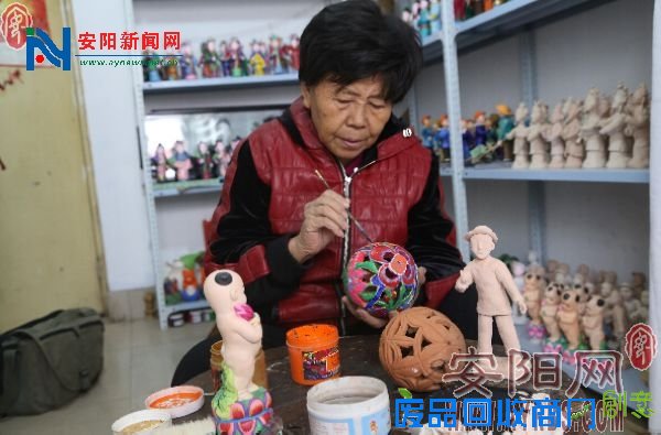 林州“赵氏泥人”传承人赵会文:泥块捏出土生命 五彩塑出真魂灵