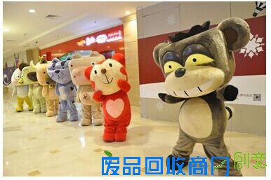 猪迪克“洋气”过羊年