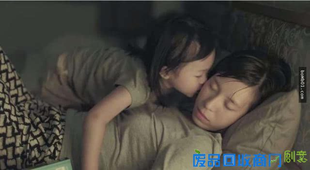 未婚妈妈养女儿，面对非议她说了一句，让全世界闭嘴的话！