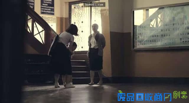 未婚妈妈养女儿，面对非议她说了一句，让全世界闭嘴的话！