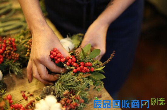 小院教你制作圣诞花环