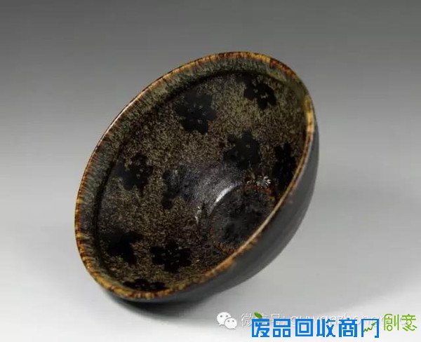 宋代皇室御用茶具——黑瓷建盏