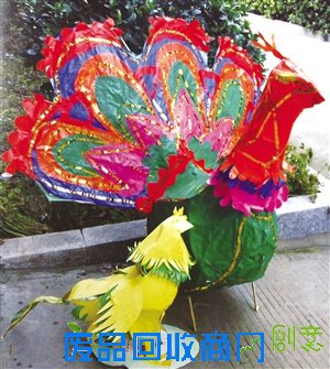 让传统灯彩亮下去