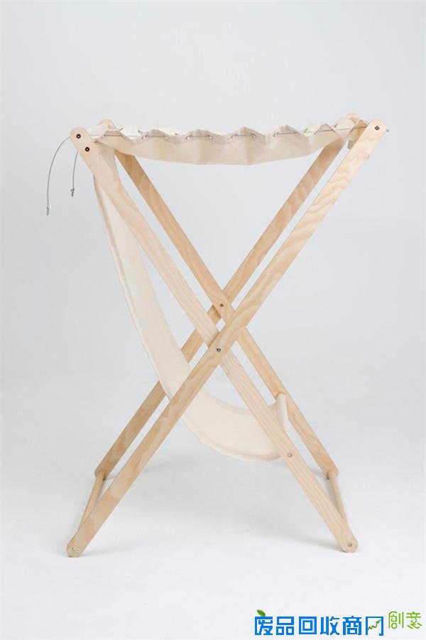  节省空间的户外躺椅