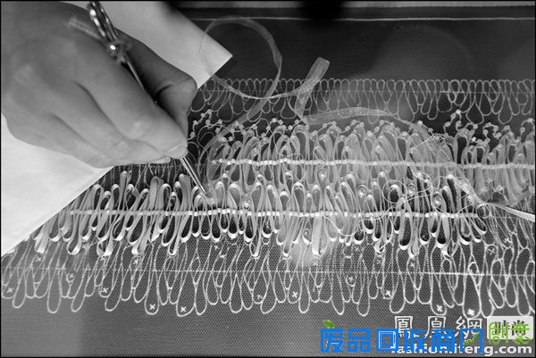 揭秘香奈儿11间高级手工坊