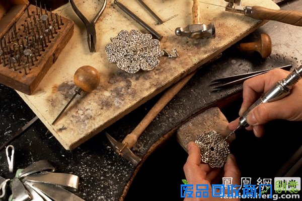 揭秘香奈儿11间高级手工坊