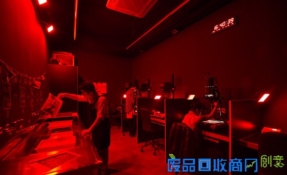 又到圣诞节，如果你厌倦了吃吃喝喝的圣诞“趴体”和熙熙攘攘的圣诞“市集”，其实有比吃火鸡喝小酒更有意义的事情哟。今年上海滩圣诞节DIY活动层出不穷，保证让你过一个与众不同的christmas。