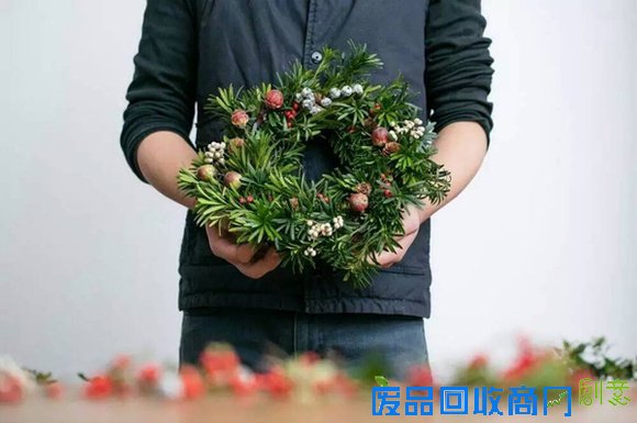 又到圣诞节,如果你厌倦了吃吃喝喝的圣诞“趴体”和熙熙攘攘的圣诞“市集”,其实有比吃火鸡喝小酒更有意义的事情哟。今年上海滩圣诞节DIY活动层出不穷,保证让你过一个与众不同的christmas。