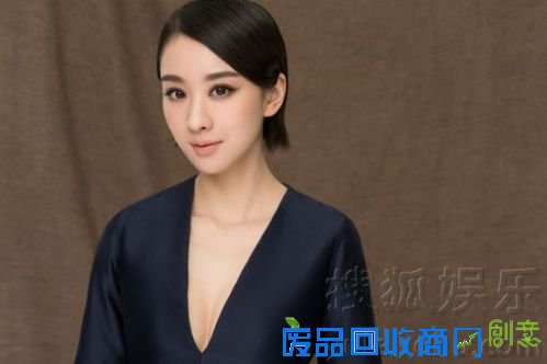 穆婷婷款总攻女王上线 短发干练身材有料