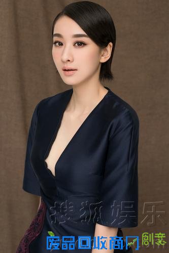 穆婷婷款总攻女王上线 短发干练身材有料