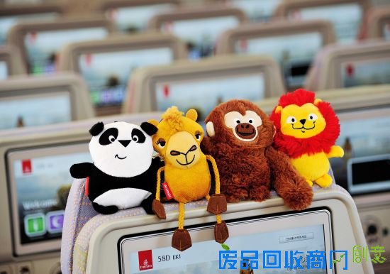 “与动物同行”之“旅行伙伴”系列玩具