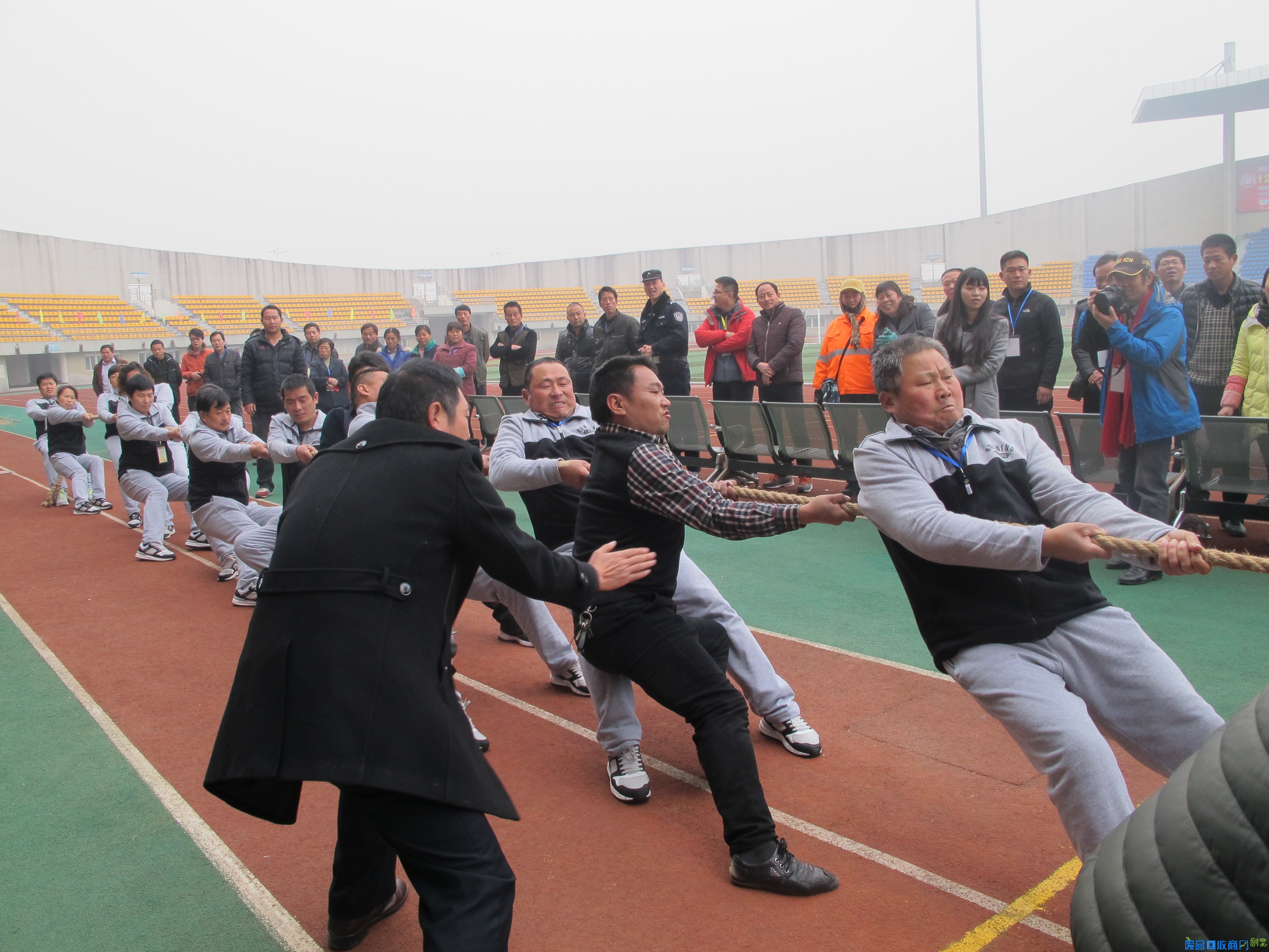 安徽举办首届“庆丰收”农民趣味运动会（图）