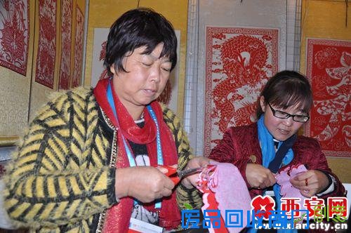 三秦女红亮相农高会 百万余件展品齐亮相(组图)