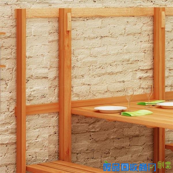  节省空间的组合餐桌