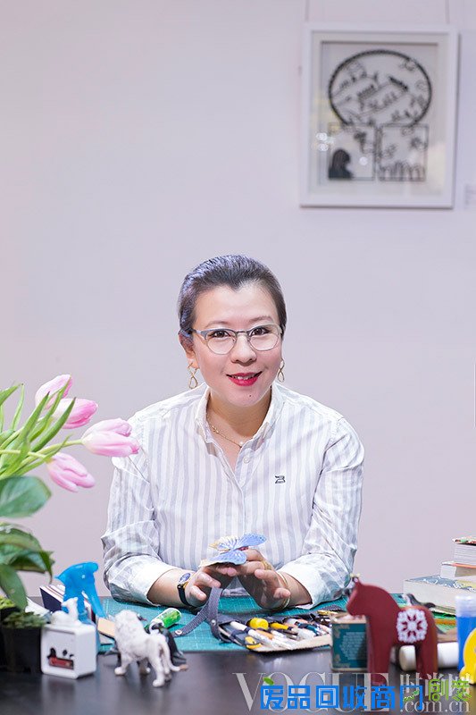 Luxottica携手中国剪纸艺术家邱珈推出时尚艺术数字项目