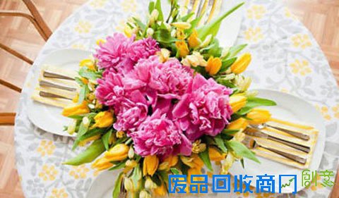 利用大碗手工diy插花家居装饰摆设（图片来源于唯美系）