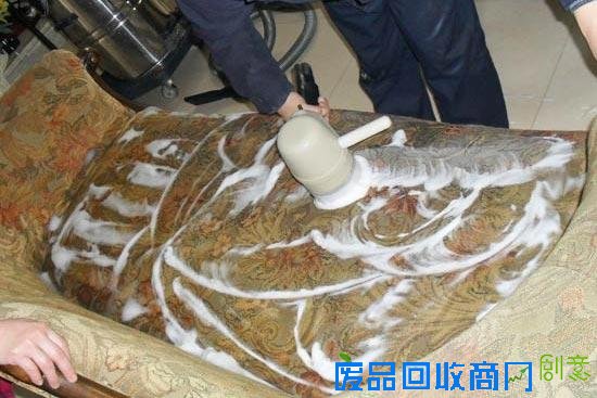 年后家居急需大清洁 给布艺沙发做美容