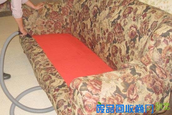 年后家居急需大清洁 给布艺沙发做美容