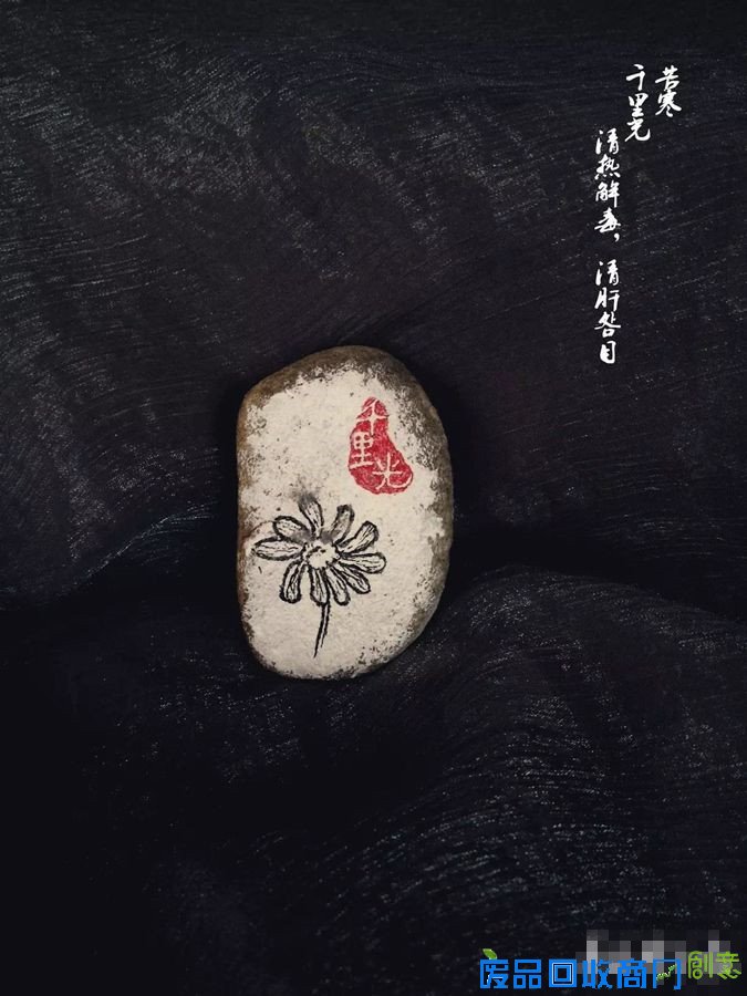 [牛]电子科大美女校医石头上作画 创意颠覆刻板形象