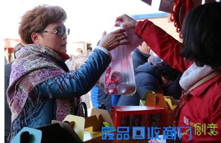 (图：恒顺饮品推出的Q萌系列和无添加系列醋饮料，粉丝人群横跨60后和90后)